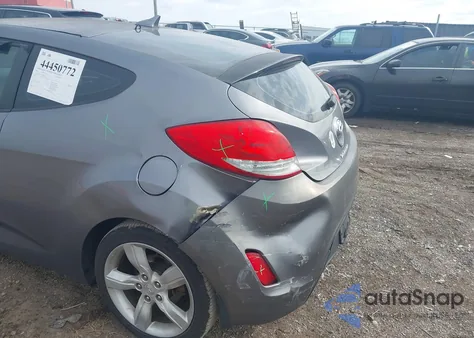 2013 Hyundai Veloster Base W/Black z USA, uszkodzony, nr VIN KMHTC6AD9DU118812